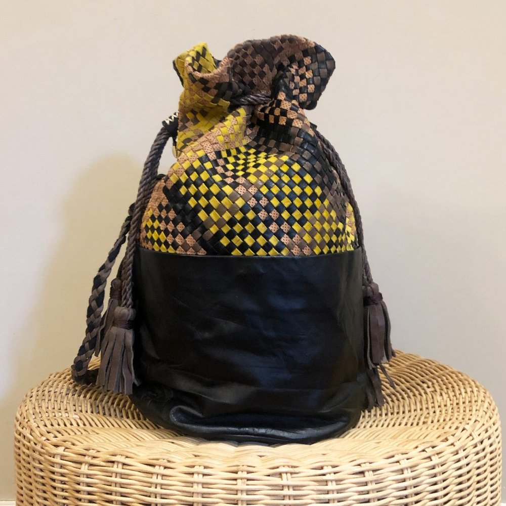 🌟Host Pick!🌟 Rabeanco Woven Leather Bucket Bag - Picture 4 of 15